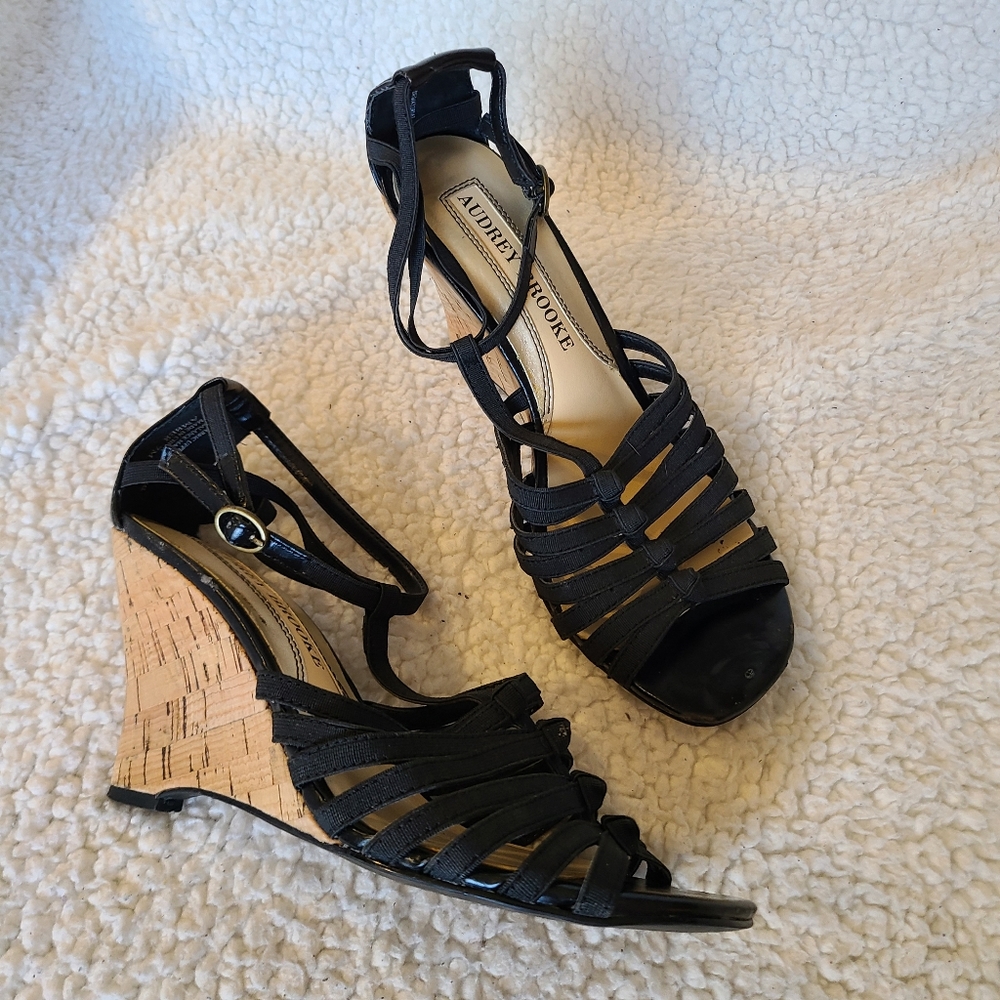 Audrey Brooke - Amber - black strappy wedges